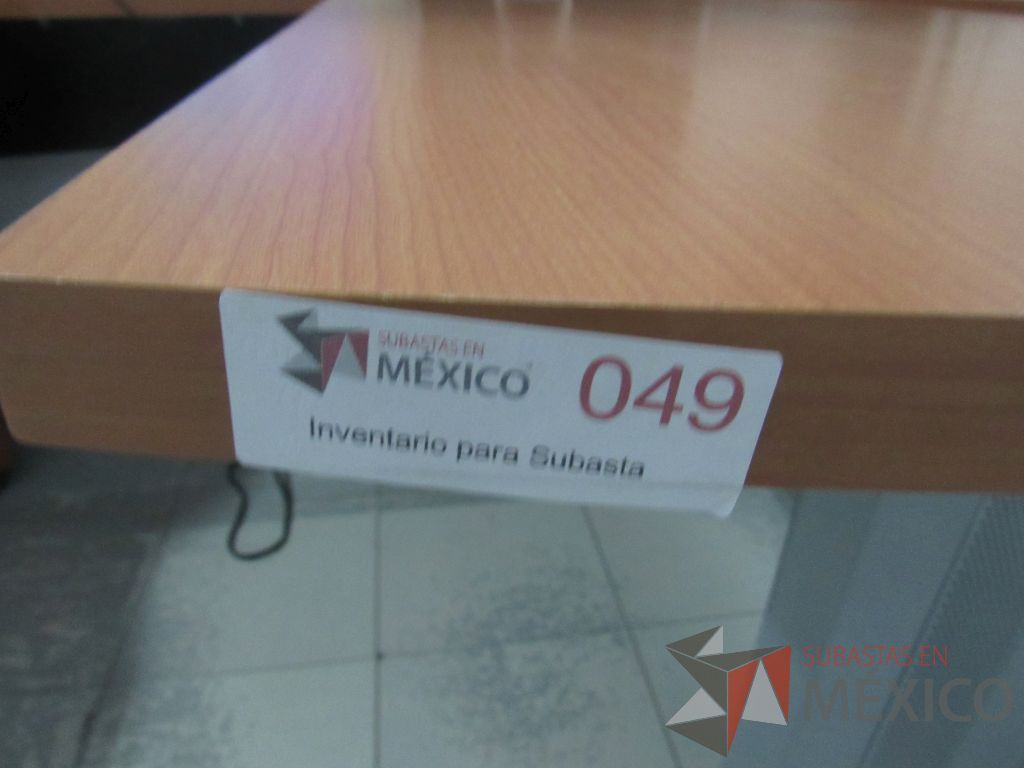 Lote 021 - Escritorio en forma de herradura para 1 persona con archivero móvil de 3 cajones. - Imagen 10