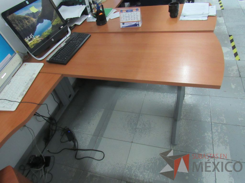Lote 021 - Escritorio en forma de herradura para 1 persona con archivero móvil de 3 cajones. - Imagen 13