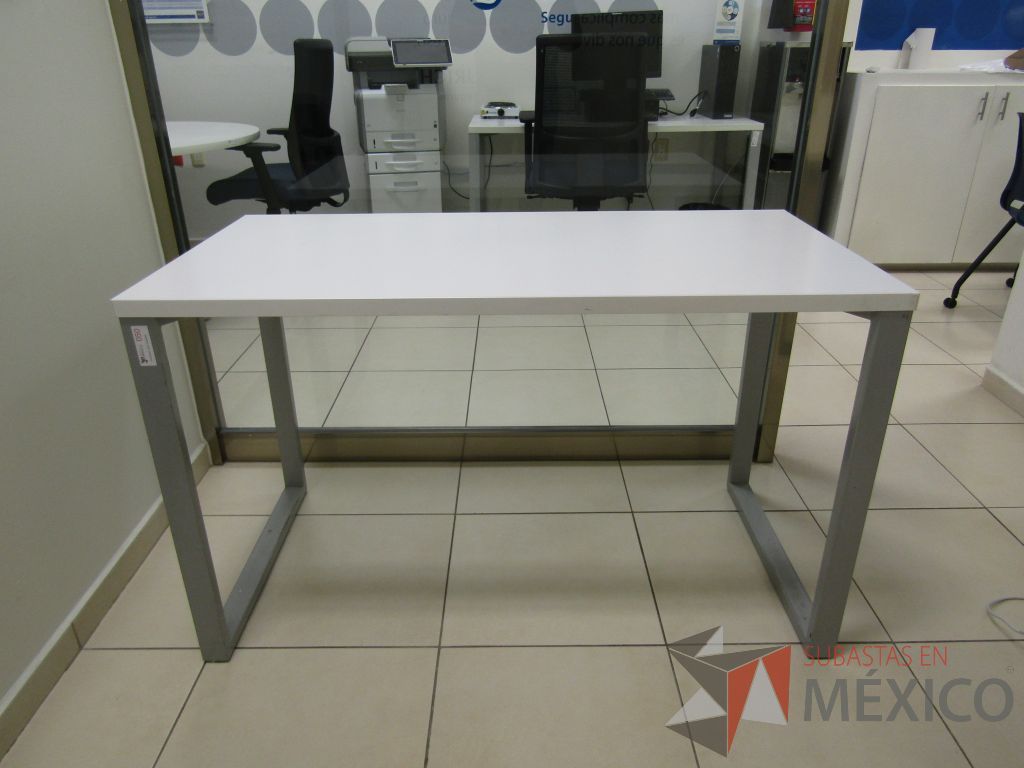 Lote 004 - Escritorio para 1 persona con cubierta color blanco y archivero vertical de 2 cajones color blanco - Imagen 13