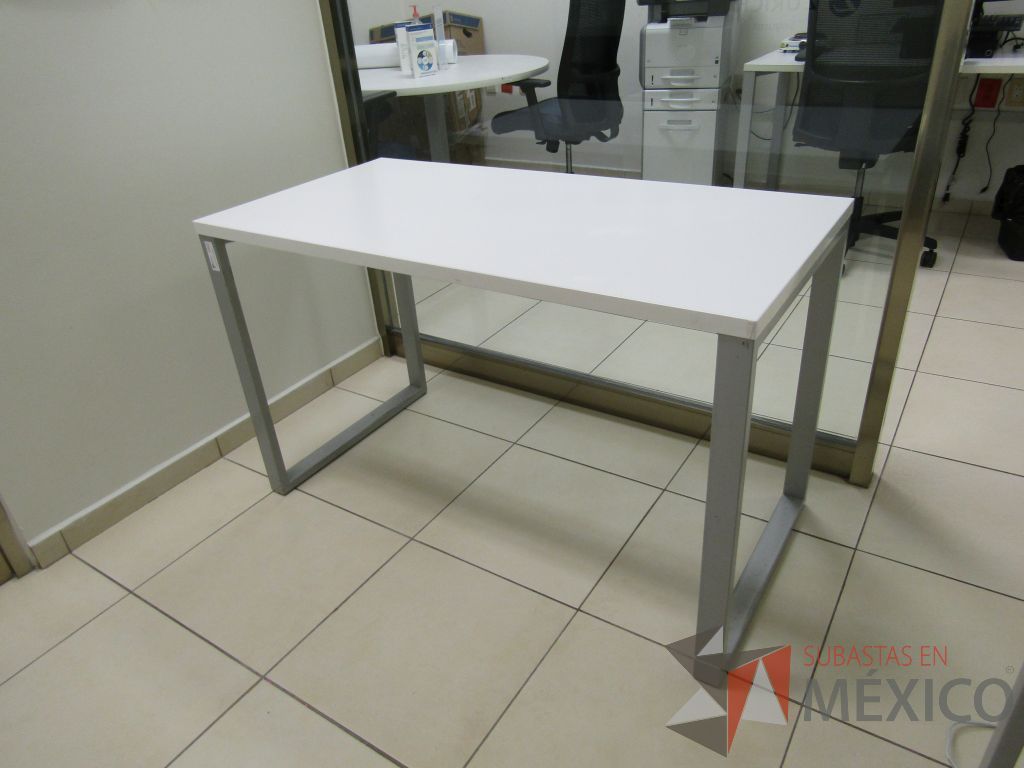 Lote 004 - Escritorio para 1 persona con cubierta color blanco y archivero vertical de 2 cajones color blanco - Imagen 12