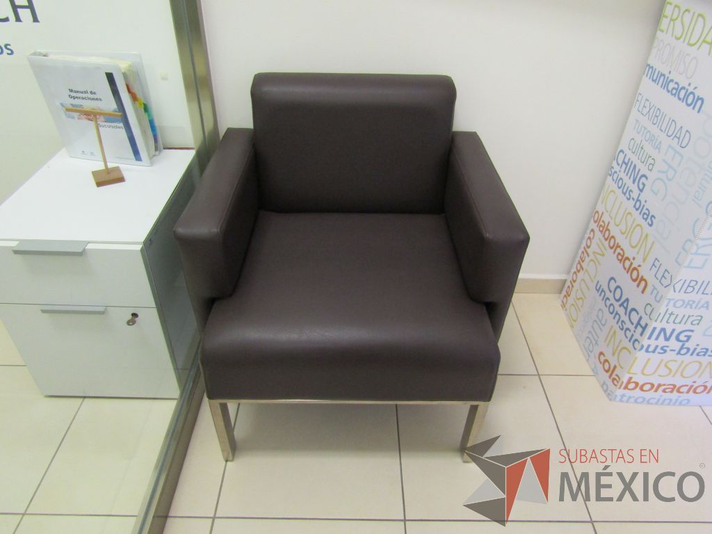 Lote 007 - Sillón de 1 plaza tipo piel color café. - Imagen 4