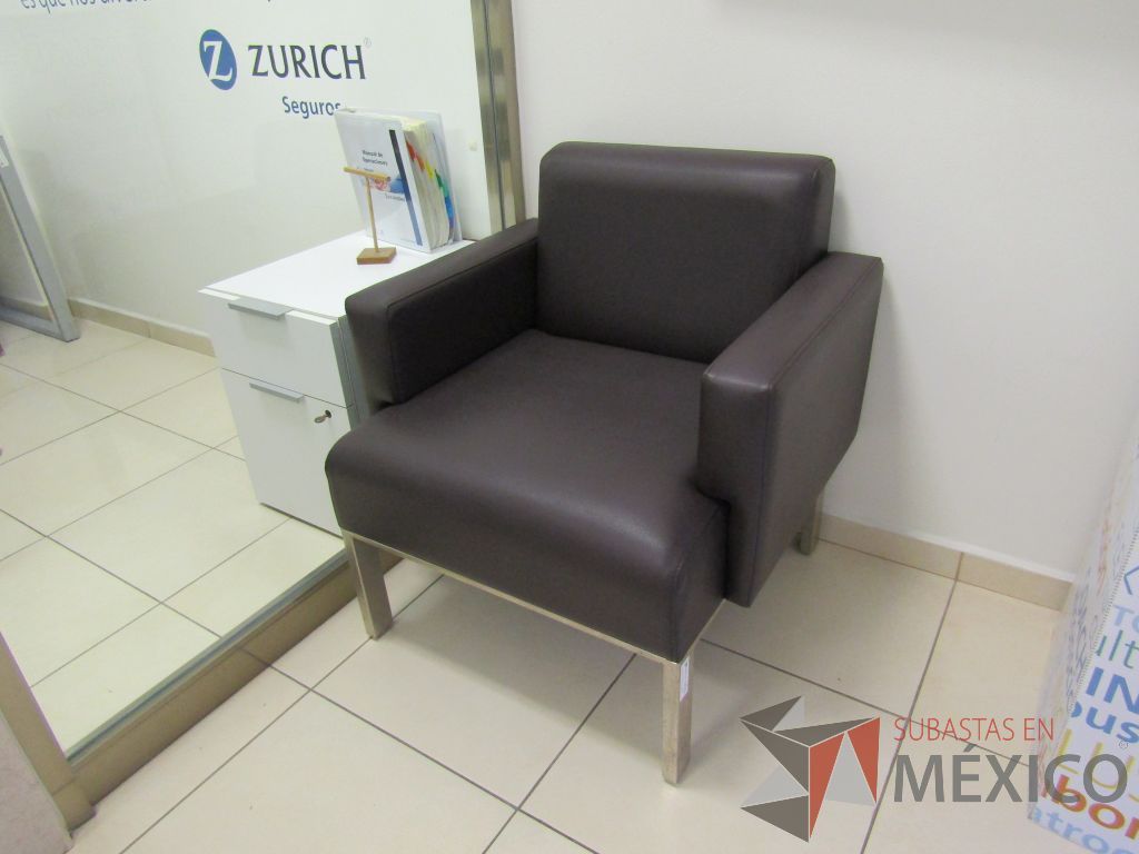 Lote 007 - Sillón de 1 plaza tipo piel color café. - Imagen 5