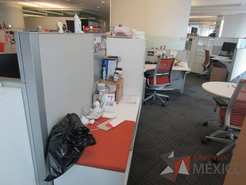 Lote 115 - Estación de trabajo para 3 personas, 1 credenza de 1 cajón,1 espacio para documentos - Imagen 2