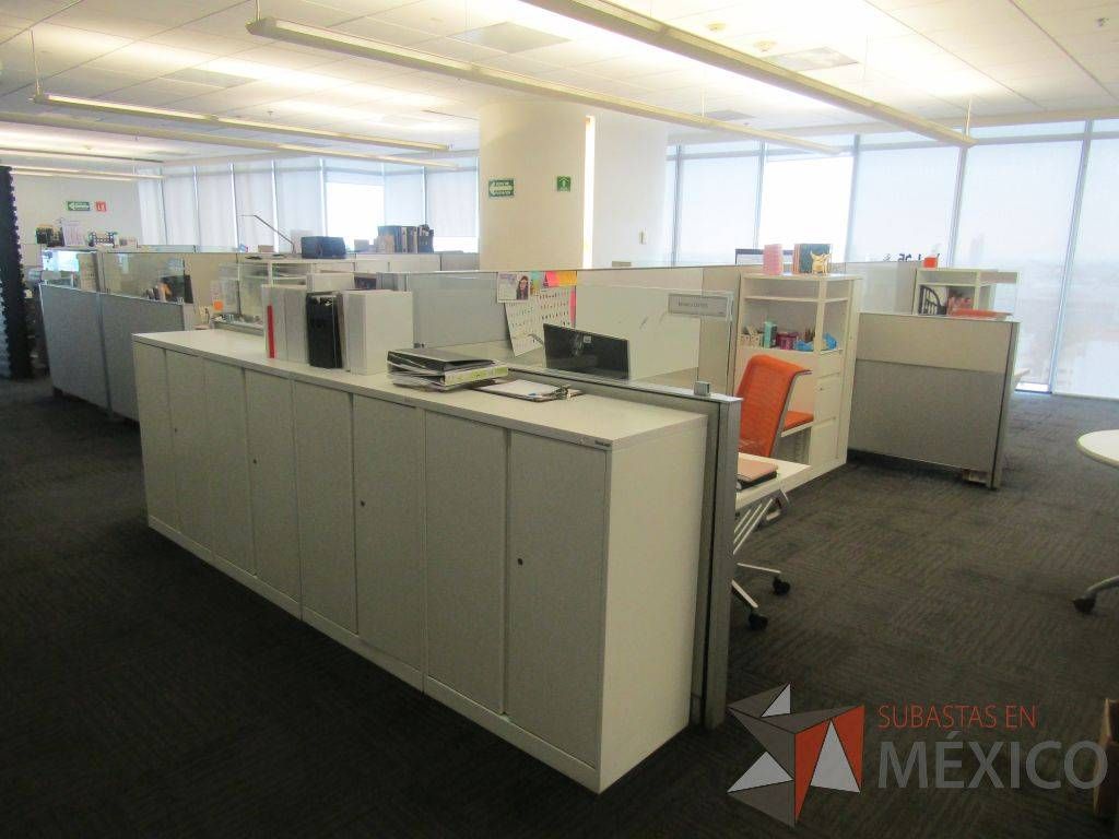 Lote 019 - Estación de trabajo para 5 personas 1 credenza de 1 cajón,1 espacio para documentos