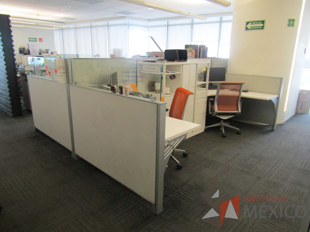 Lote 006 - Estación de trabajo para 4 personas con 1 credenza de 1 cajón y cojín de tela color naranja - Imagen 2