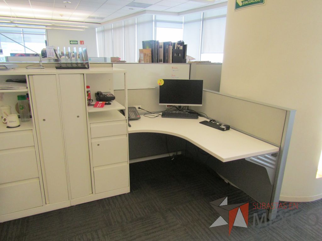 Lote 006 - Estación de trabajo para 4 personas con 1 credenza de 1 cajón y cojín de tela color naranja - Imagen 4