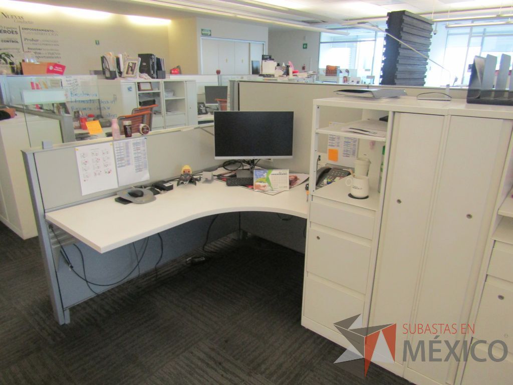 Lote 006 - Estación de trabajo para 4 personas con 1 credenza de 1 cajón y cojín de tela color naranja - Imagen 5