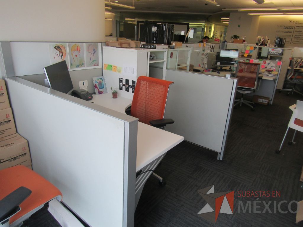 Lote 006 - Estación de trabajo para 4 personas con 1 credenza de 1 cajón y cojín de tela color naranja - Imagen 10