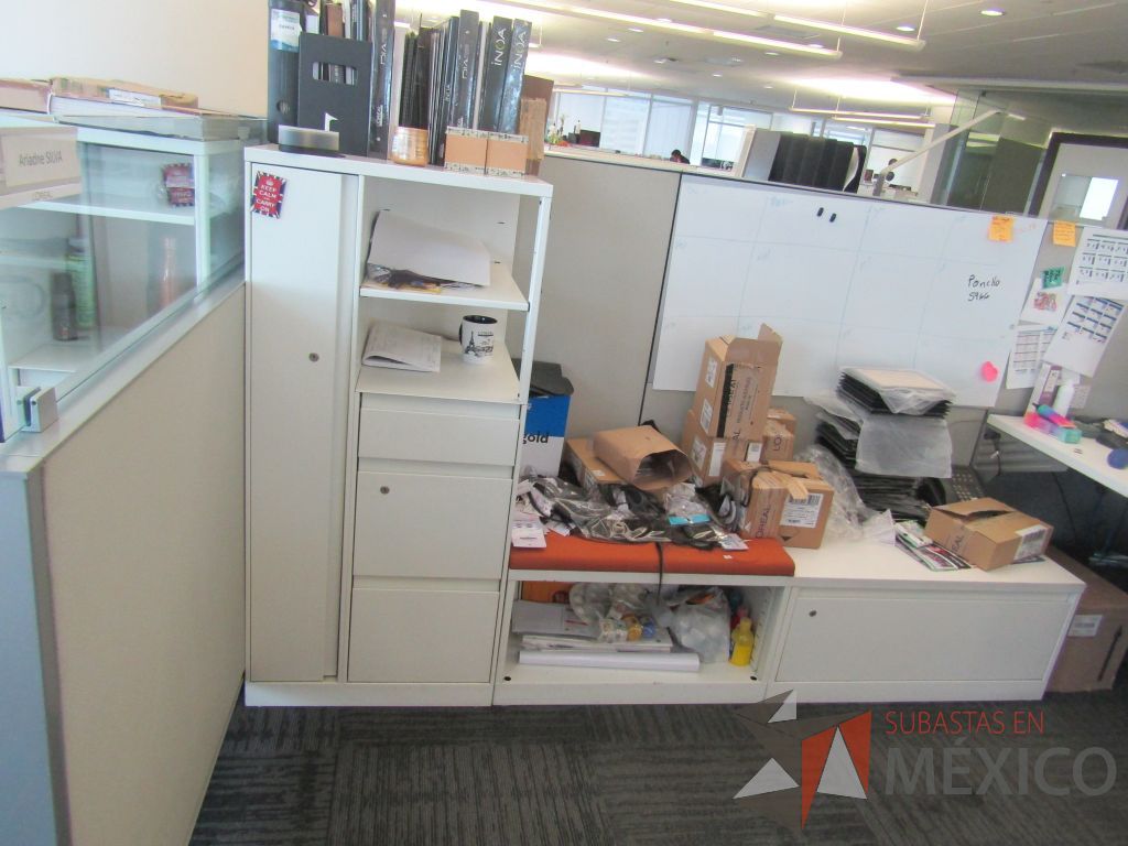 Lote 006 - Estación de trabajo para 4 personas con 1 credenza de 1 cajón y cojín de tela color naranja - Imagen 13