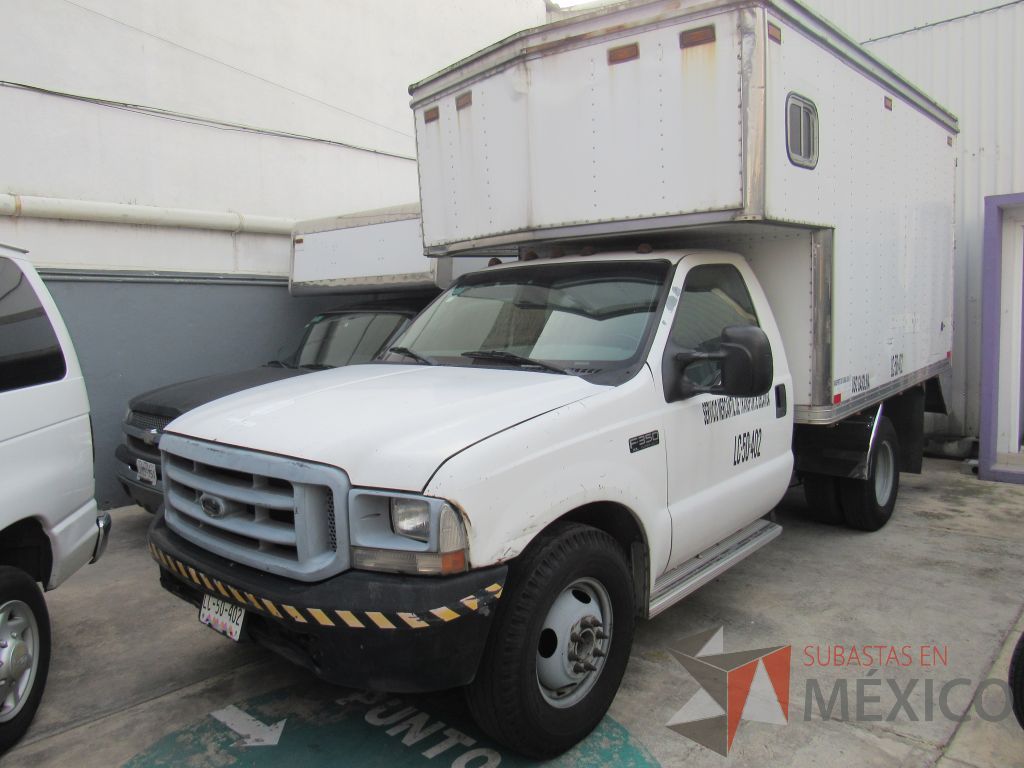 Lote 002 - Camioneta Ford, F-350 XL Super Duty/F350 XL DRT, Año 2003