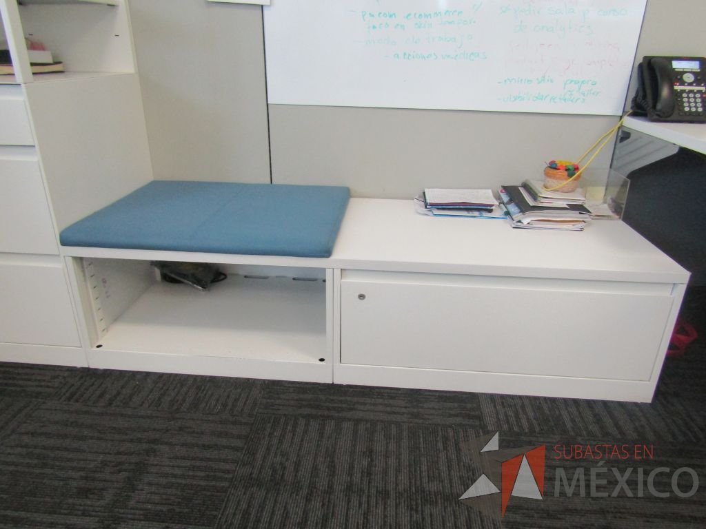 Lote 042 - Estación de trabajo para 3 personas , 1 credenza de 1 cajón,1 espacio para documentos - Imagen 8