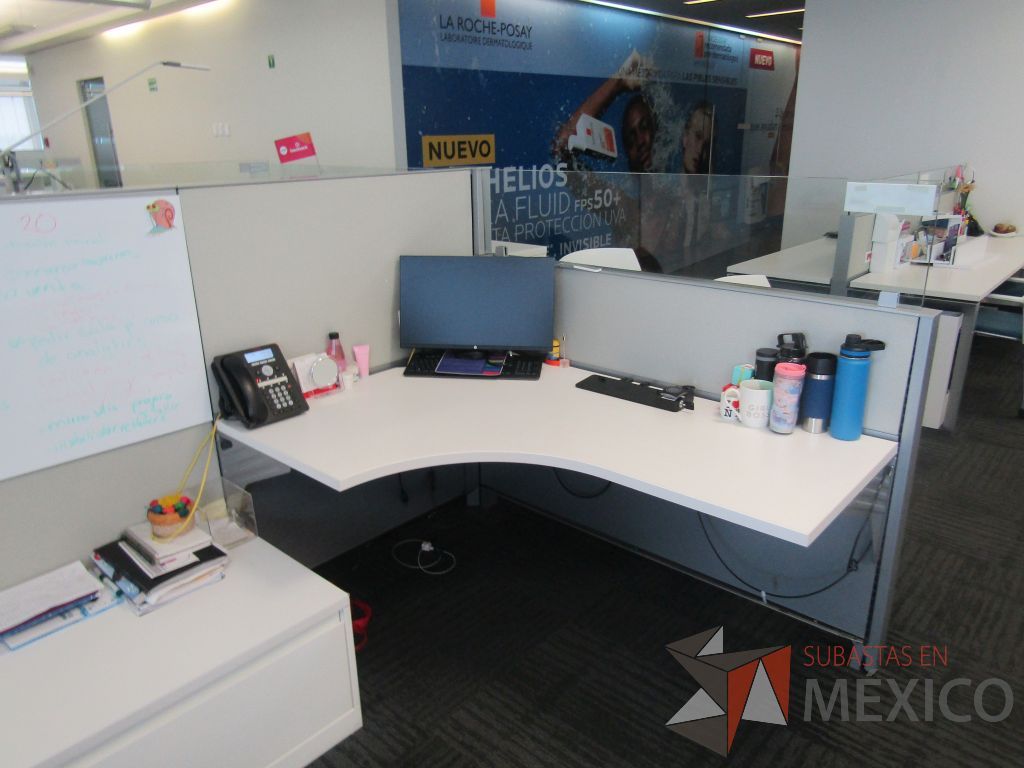 Lote 042 - Estación de trabajo para 3 personas , 1 credenza de 1 cajón,1 espacio para documentos - Imagen 10