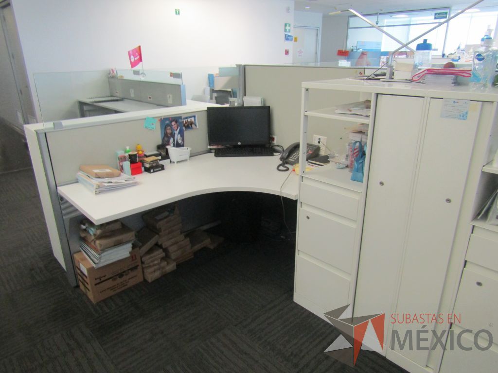 Lote 042 - Estación de trabajo para 3 personas , 1 credenza de 1 cajón,1 espacio para documentos - Imagen 11