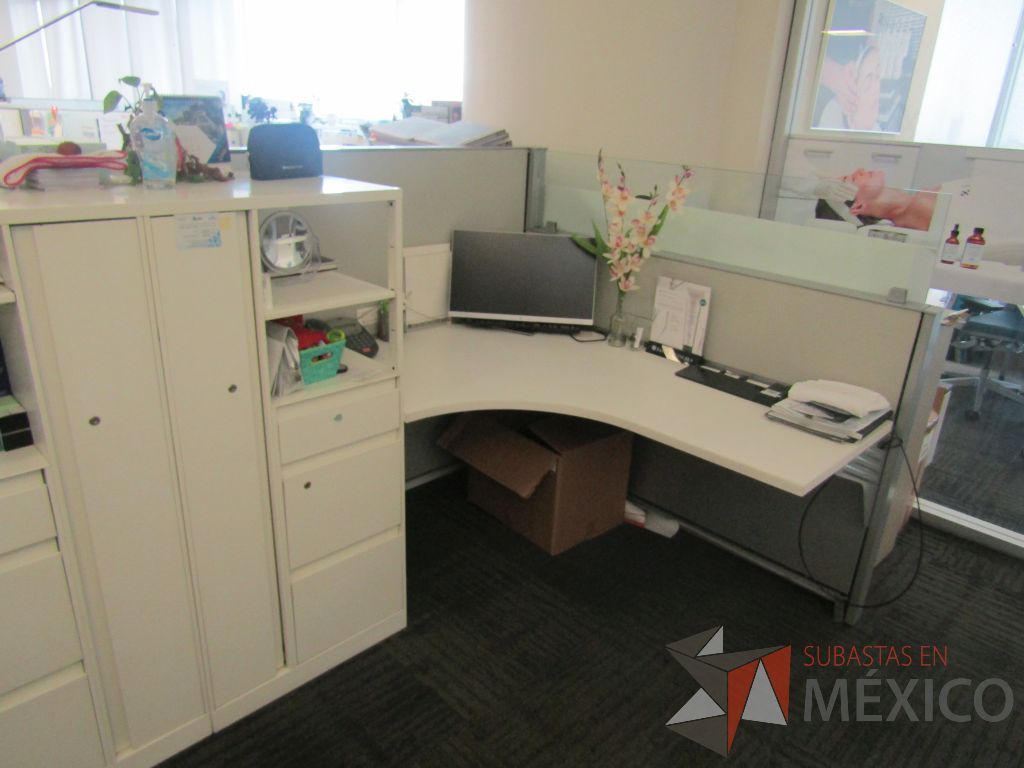 Lote 042 - Estación de trabajo para 3 personas , 1 credenza de 1 cajón,1 espacio para documentos - Imagen 12