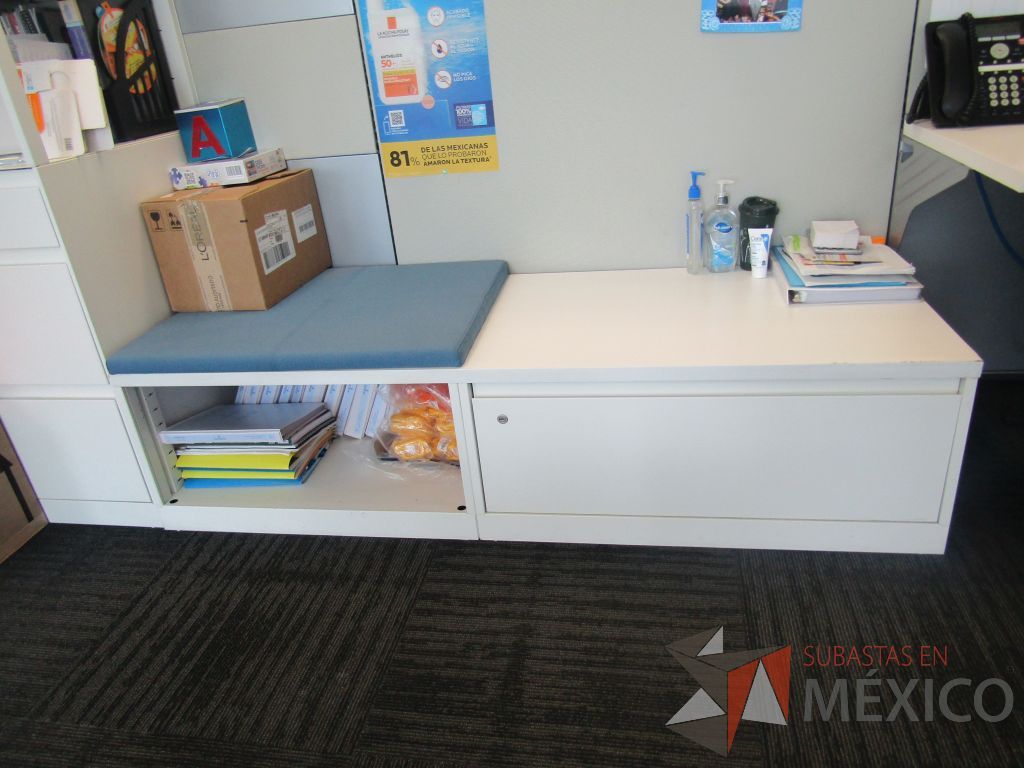 Lote 043 - Estación de trabajo para 7 personas, 1 credenza de 1 cajón,1 espacio para documentos - Imagen 15