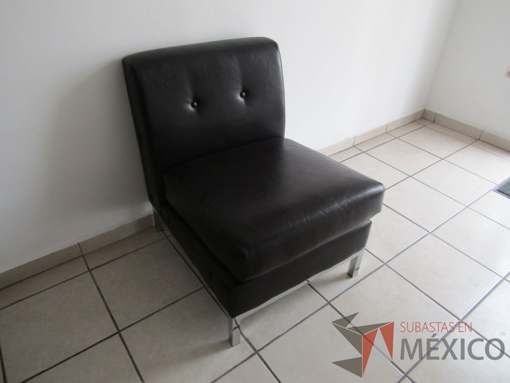 2 Sillones de 1 plaza, tipo piel color negro - Imagen 4