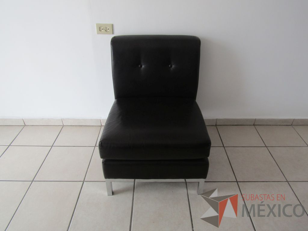 3 Sillones de 1 plaza, tipo piel color negro