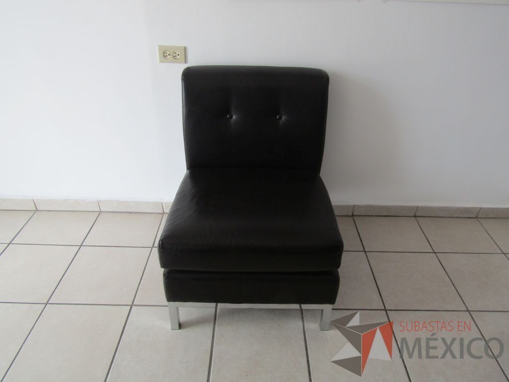3 Sillones de 1 plaza, tipo piel color negro - Imagen 2