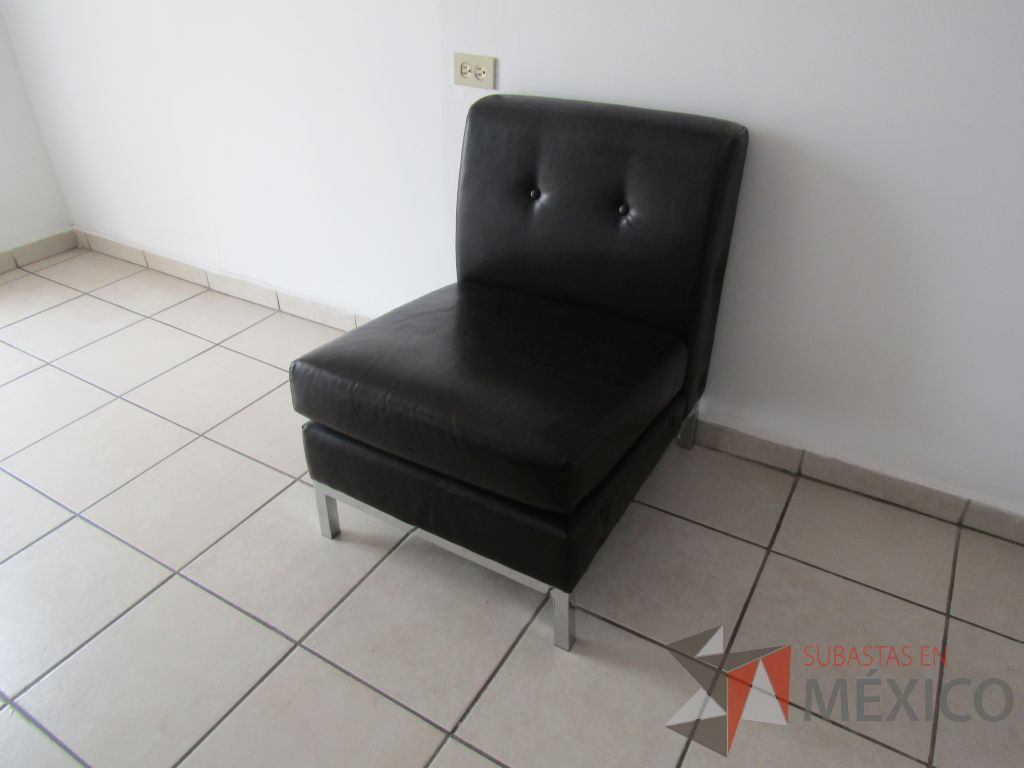 3 Sillones de 1 plaza, tipo piel color negro - Imagen 3