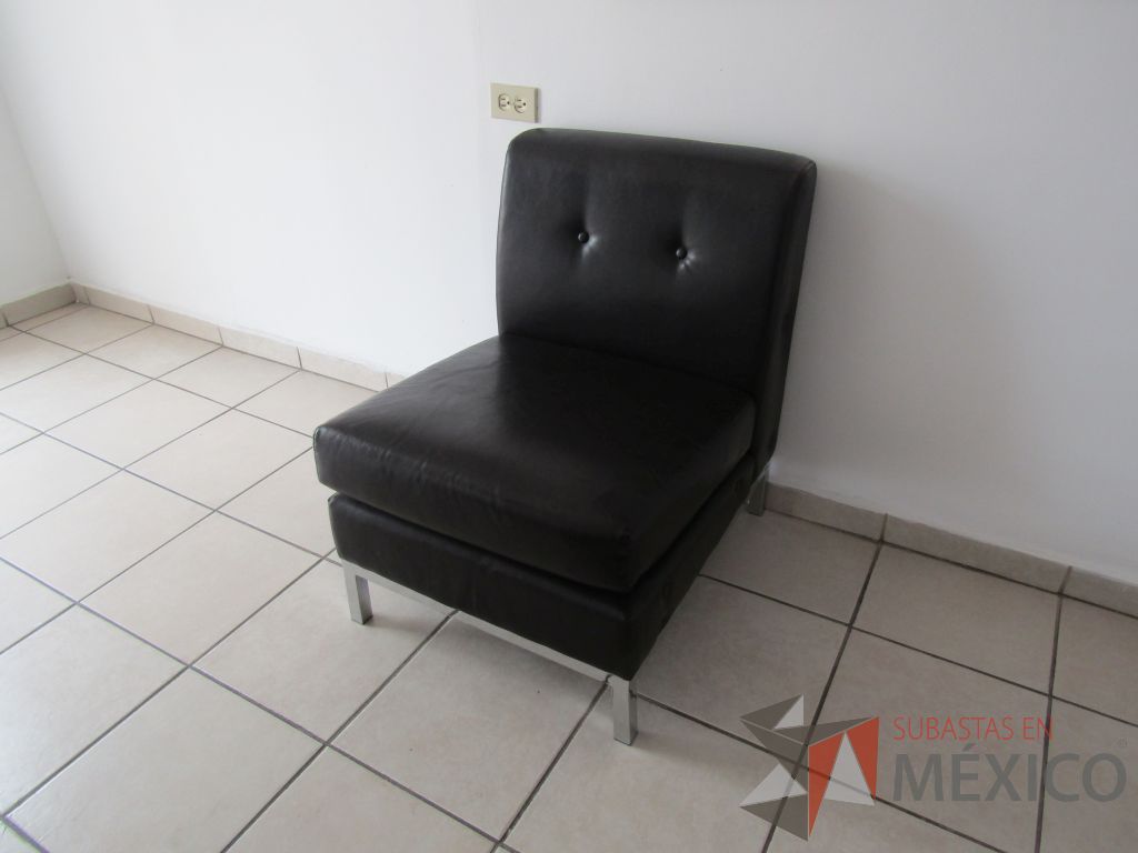 3 Sillones de 1 plaza, tipo piel color negro - Imagen 4