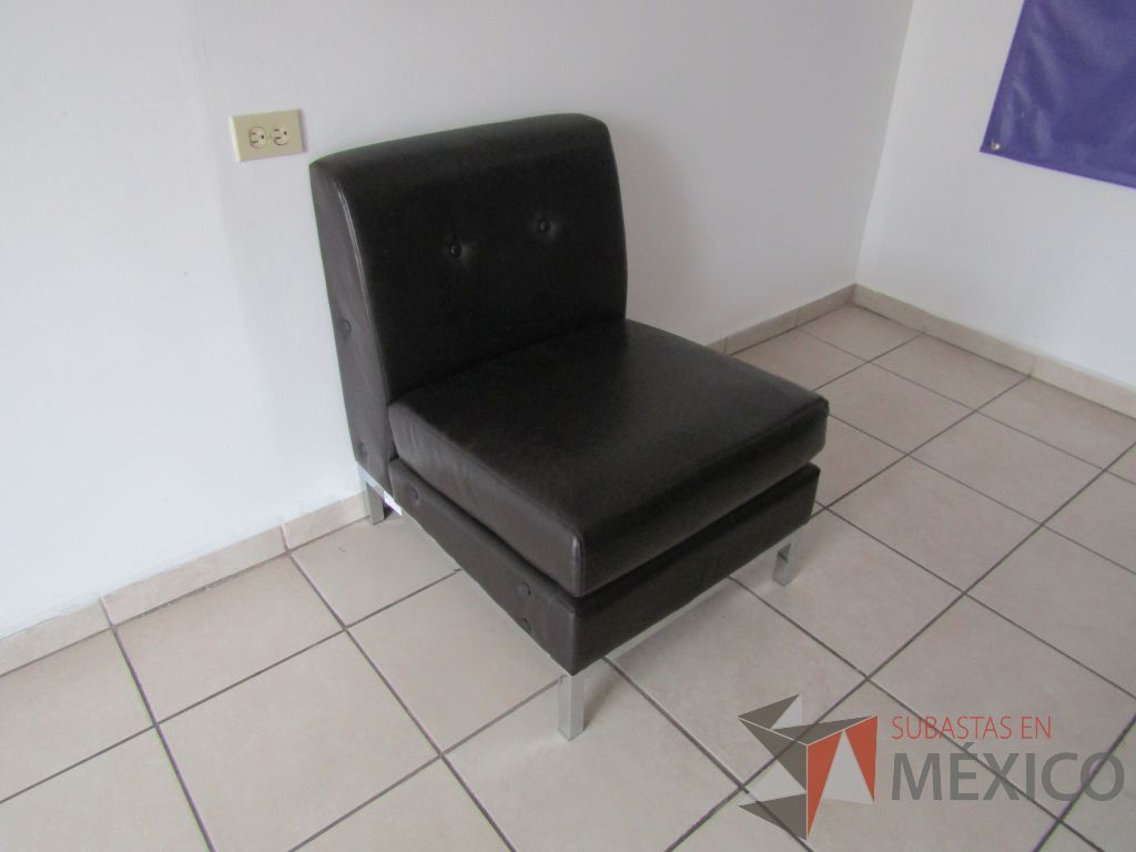 3 Sillones de 1 plaza, tipo piel color negro - Imagen 5