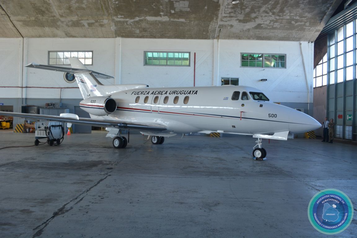 Subasta de Jet Hawker 700 A - Gobierno de Uruguay