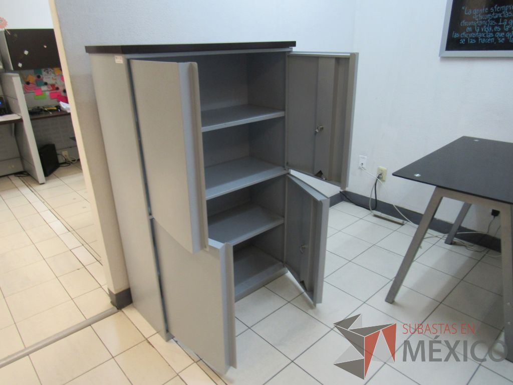 Lote 003 - Gabinete metálico alto de 4 puertas - Imagen 9