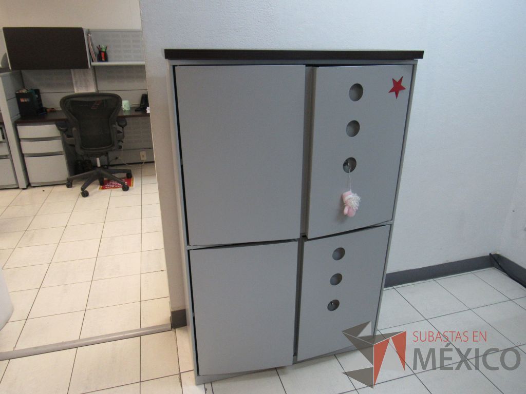 Lote 003 - Gabinete metálico alto de 4 puertas - Imagen 10