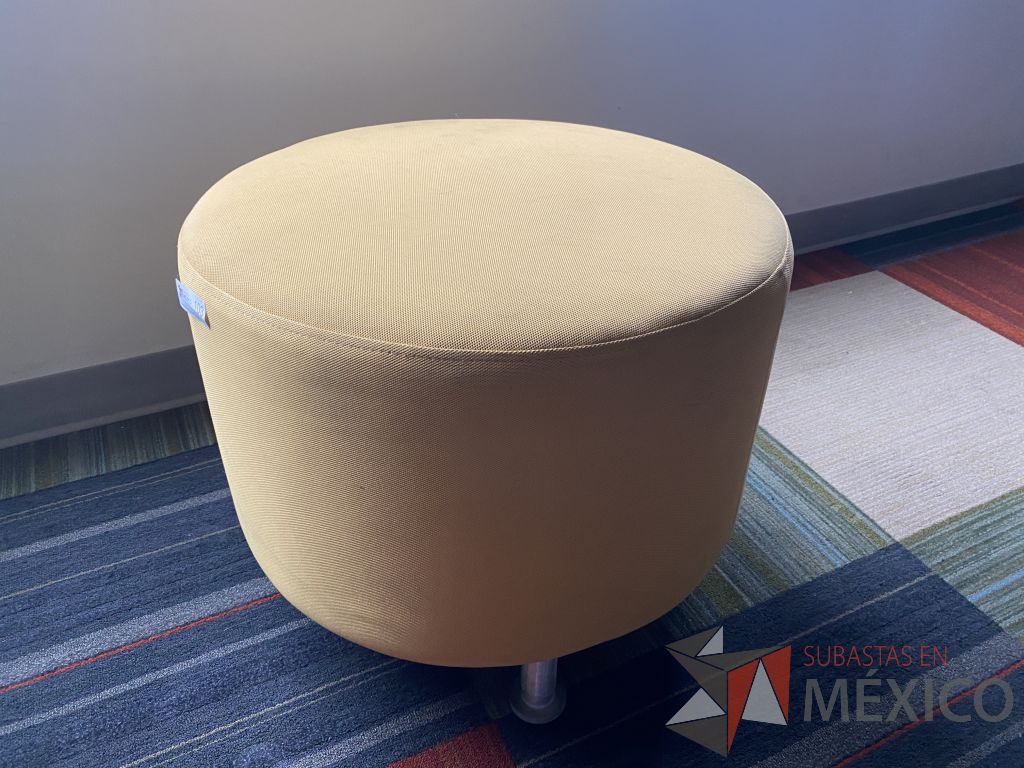Lote 127 - Taburete circular de tela color amarillo con 4 patas metálicas