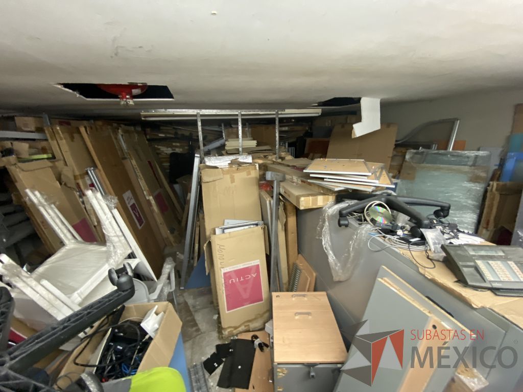 Lote 051 - 350 piezas de mampara y accesorios para estaciones de trabajo - Imagen 6