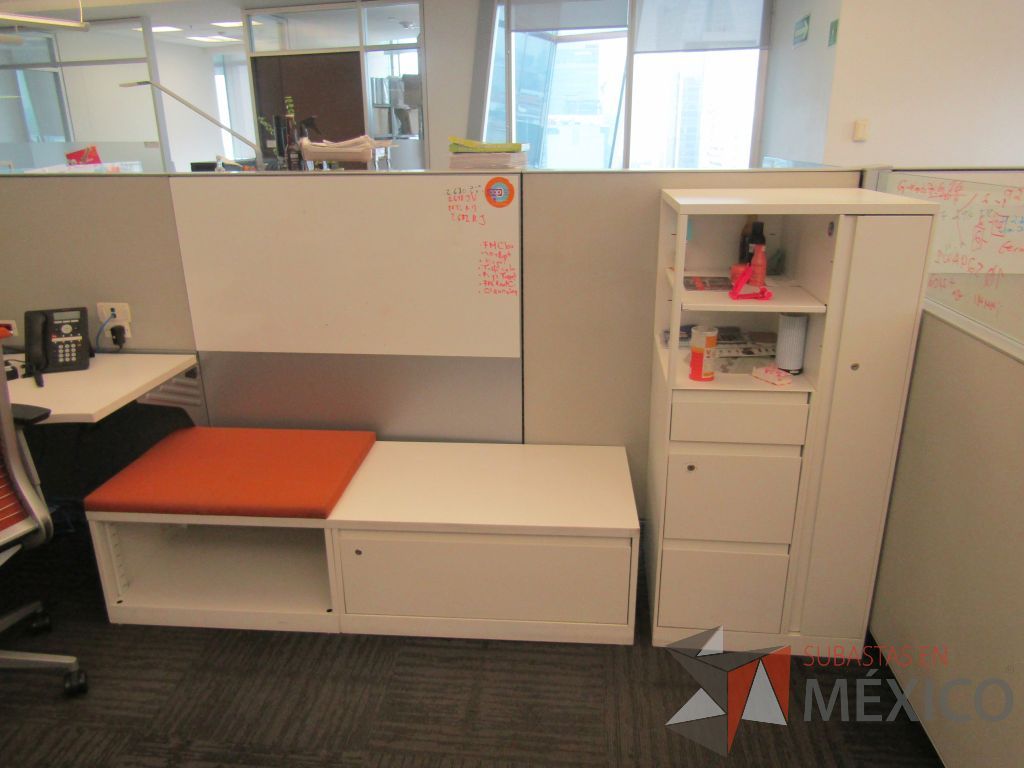 Lote 037 - Estación de trabajo para 6 personas, 2 credenza de 1 cajón,1 espacio para documentos y cojín de tela color naranja - Imagen 7