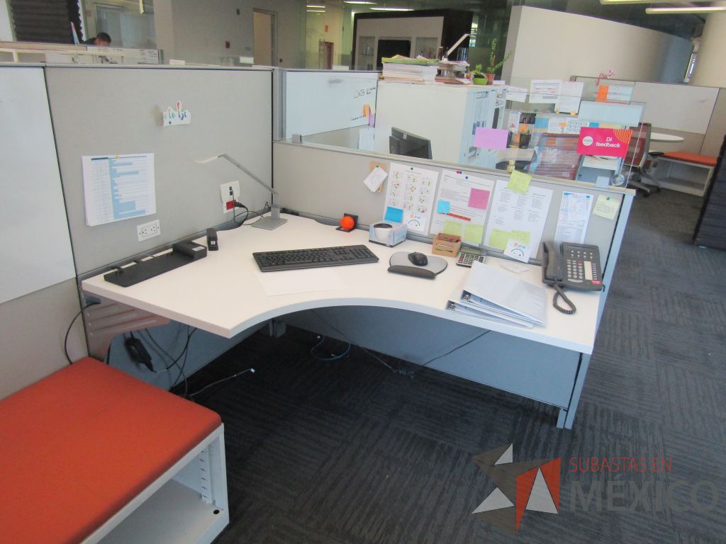 Lote 037 - Estación de trabajo para 6 personas, 2 credenza de 1 cajón,1 espacio para documentos y cojín de tela color naranja - Imagen 15