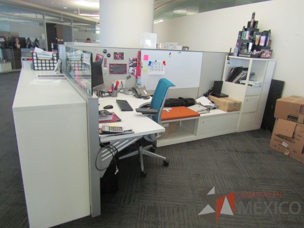 Lote 020 - Estación de trabajo para 5 personas 1 credenza de 1 cajón,1 espacio para documentos y cojín de tela color naranja - Imagen 6
