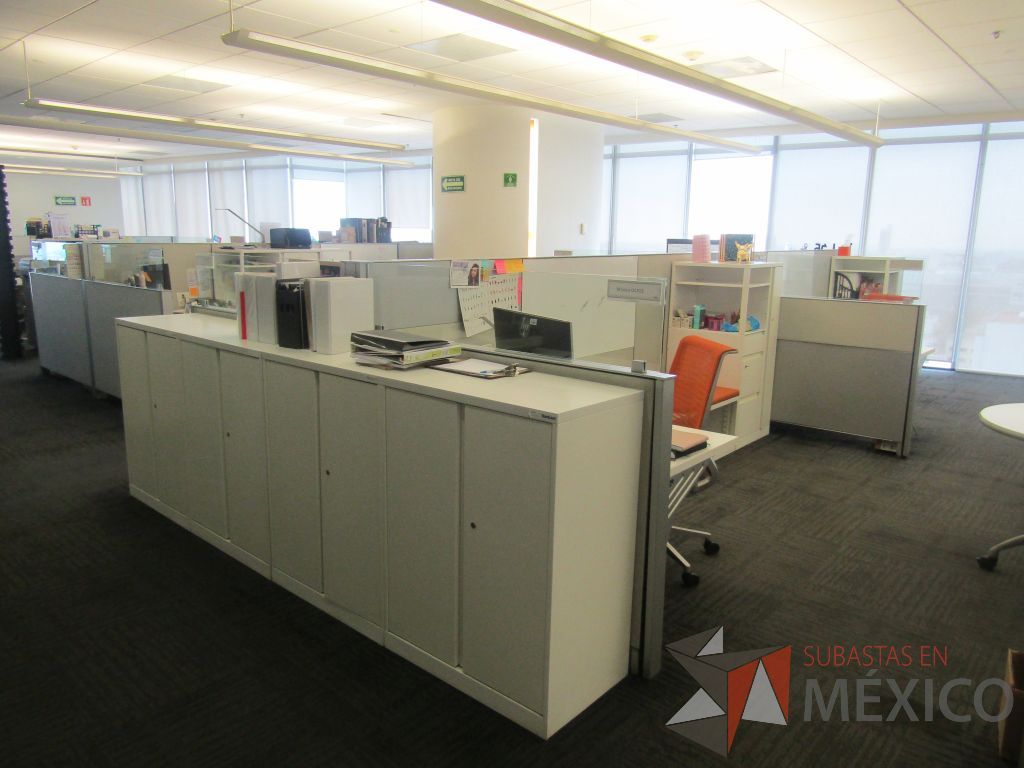 Lote 020 - Estación de trabajo para 5 personas 1 credenza de 1 cajón,1 espacio para documentos y cojín de tela color naranja - Imagen 8