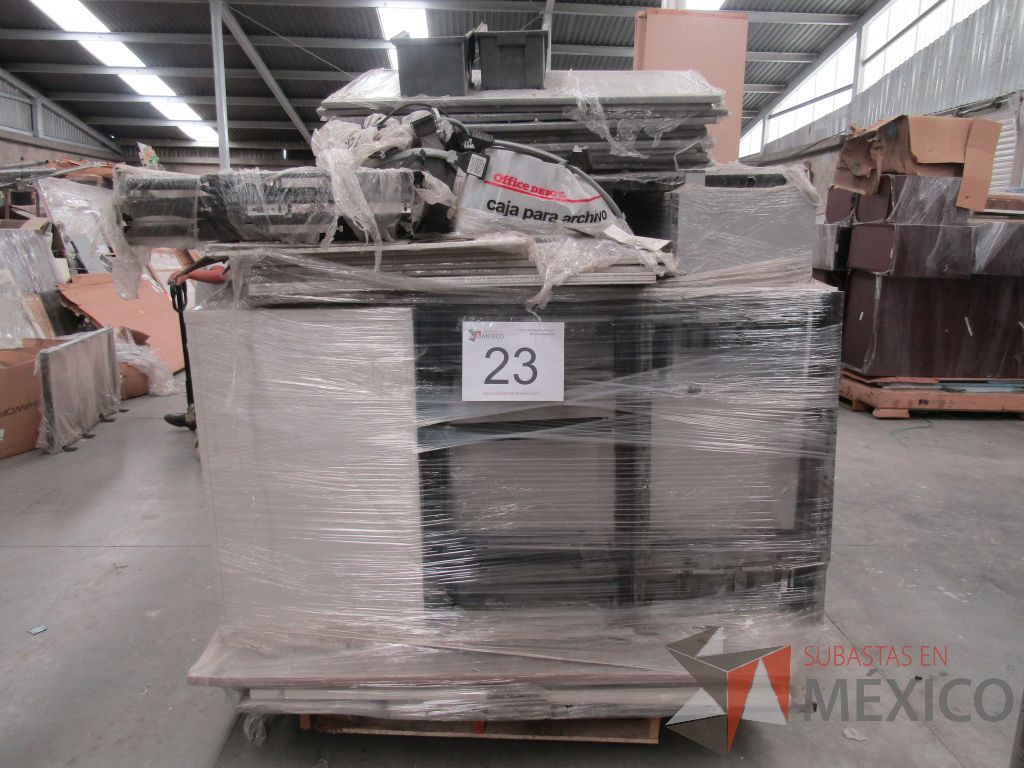 Lote 023 - 16 Piezas de credenzas de varios modelos, archivero y cubiertas de varios tamaños - Imagen 2