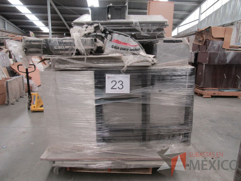 Lote 023 - 16 Piezas de credenzas de varios modelos, archivero y cubiertas de varios tamaños - Imagen 3