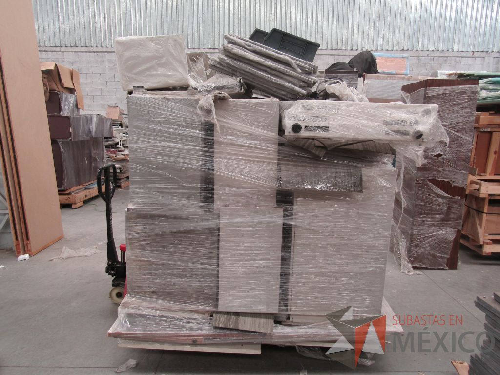 Lote 023 - 16 Piezas de credenzas de varios modelos, archivero y cubiertas de varios tamaños - Imagen 6