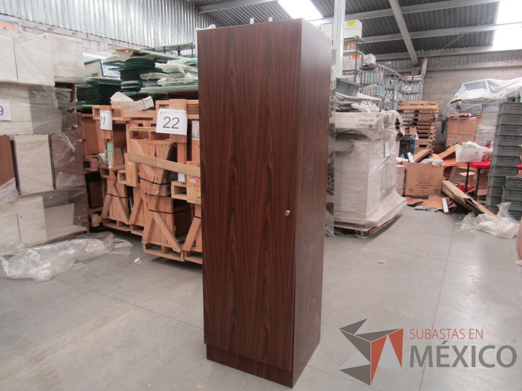 Lote 027 - 3 Piezas de gabinetes de 1 puerta y credenzas de varios modelos - Imagen 3