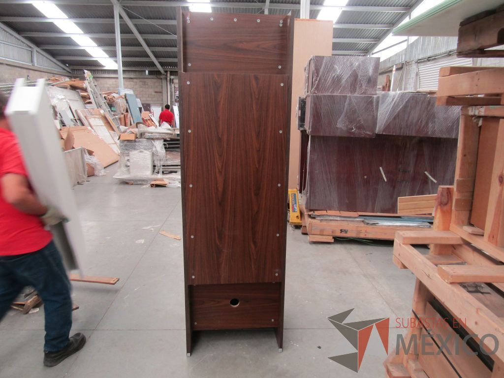 Lote 027 - 3 Piezas de gabinetes de 1 puerta y credenzas de varios modelos - Imagen 6