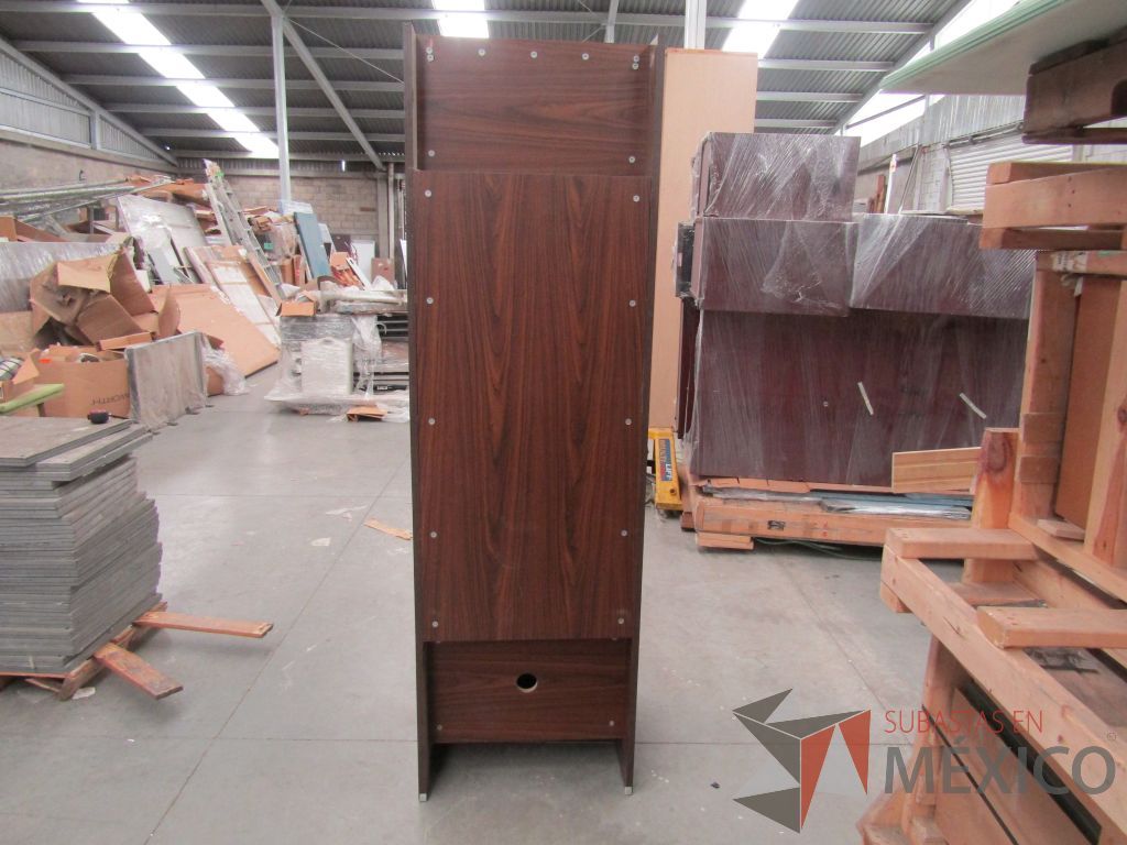 Lote 027 - 3 Piezas de gabinetes de 1 puerta y credenzas de varios modelos - Imagen 7