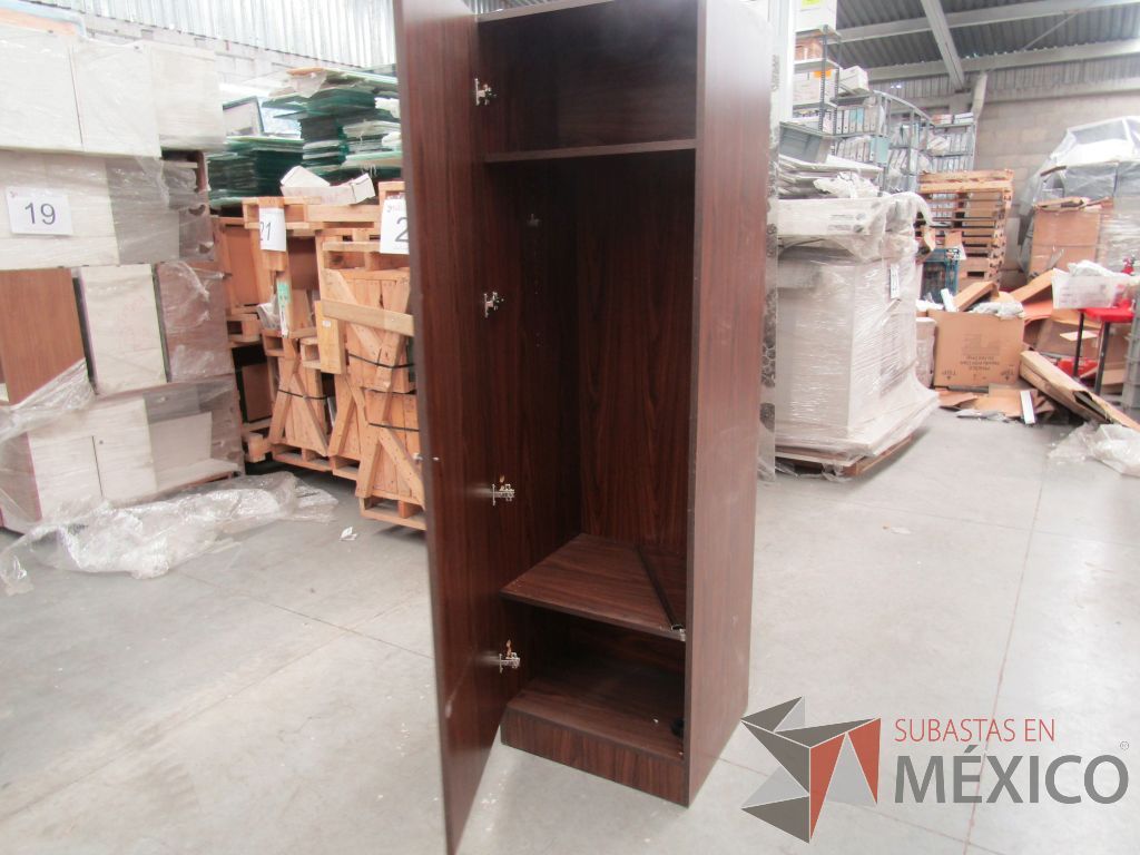 Lote 027 - 3 Piezas de gabinetes de 1 puerta y credenzas de varios modelos - Imagen 10
