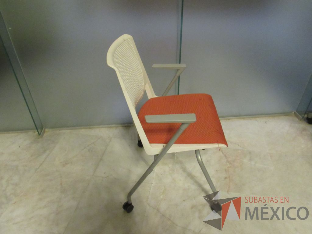 Lote 301c - Silla de visita con rueda, asiento en tela y respaldo color blanco - Imagen 4