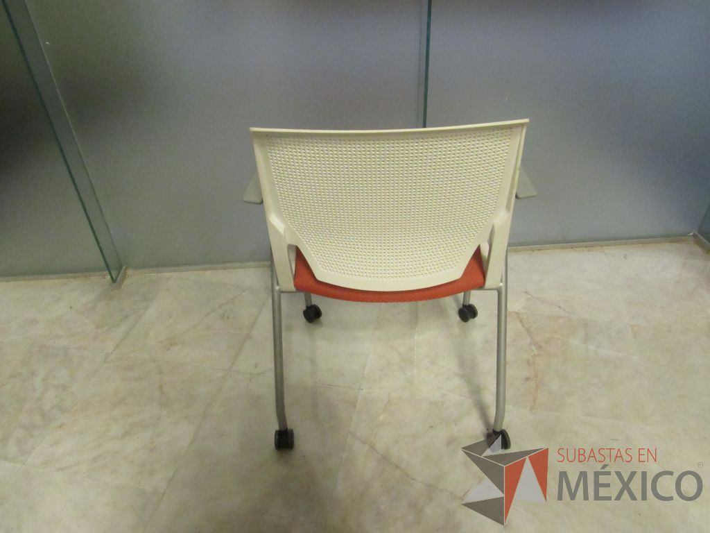 Lote 301c - Silla de visita con rueda, asiento en tela y respaldo color blanco - Imagen 6