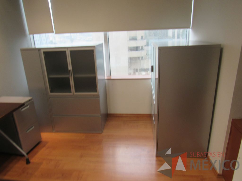 Lote 297a - Gabinete con 2 cajones 3 puertas, espacio para ganchos y 1 entrepaño - Imagen 6