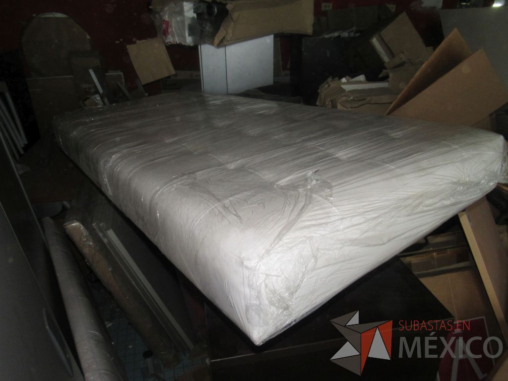 Lote 377g - Banca de espera para 3 personas con base metalica y asiento tipo piel - Imagen 2