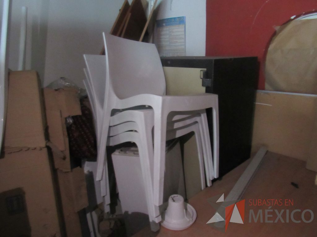 Lote 377i - Silla de comedor con asiento y respaldo liso color blanco - Imagen 2