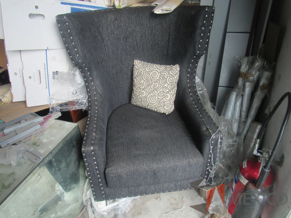 Lote 377d - Sillón de 1 plaza con respaldo alto en tela color gris