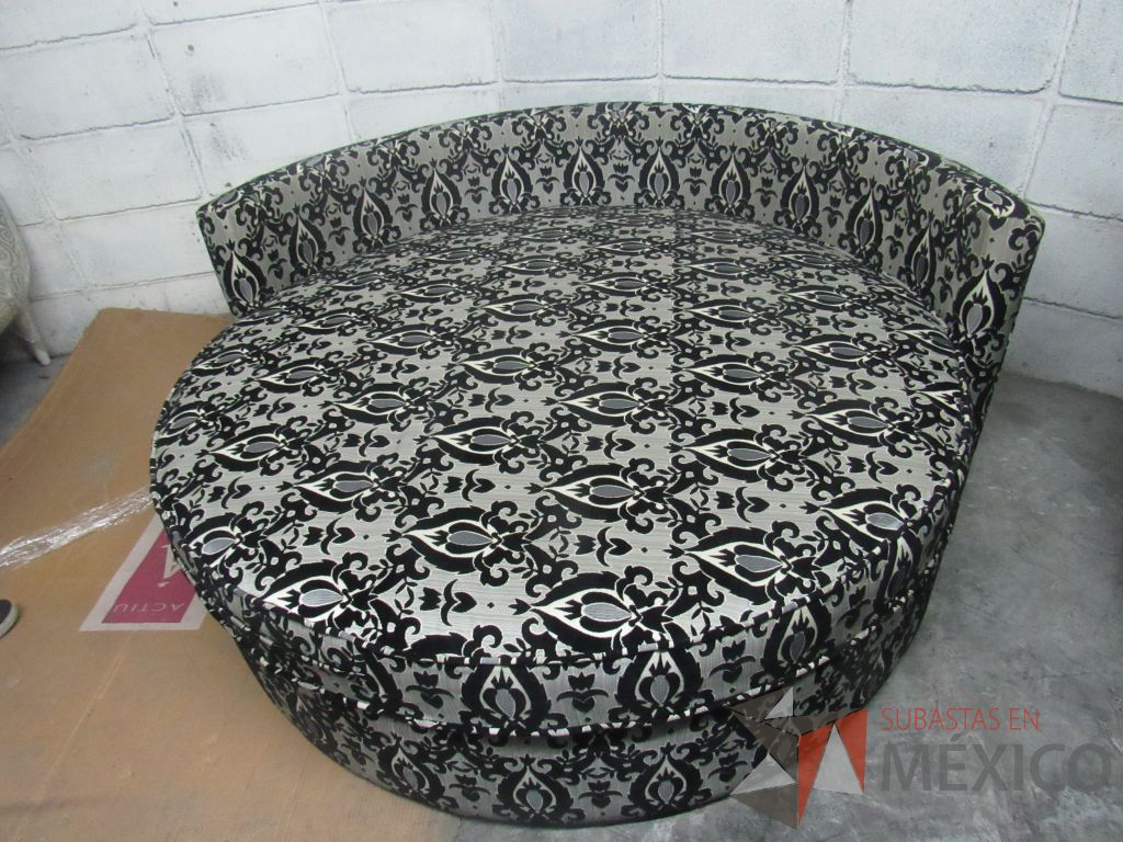 Lote 335 - Sillón circular con asiento y respaldo en tela color gris con negro - Imagen 2