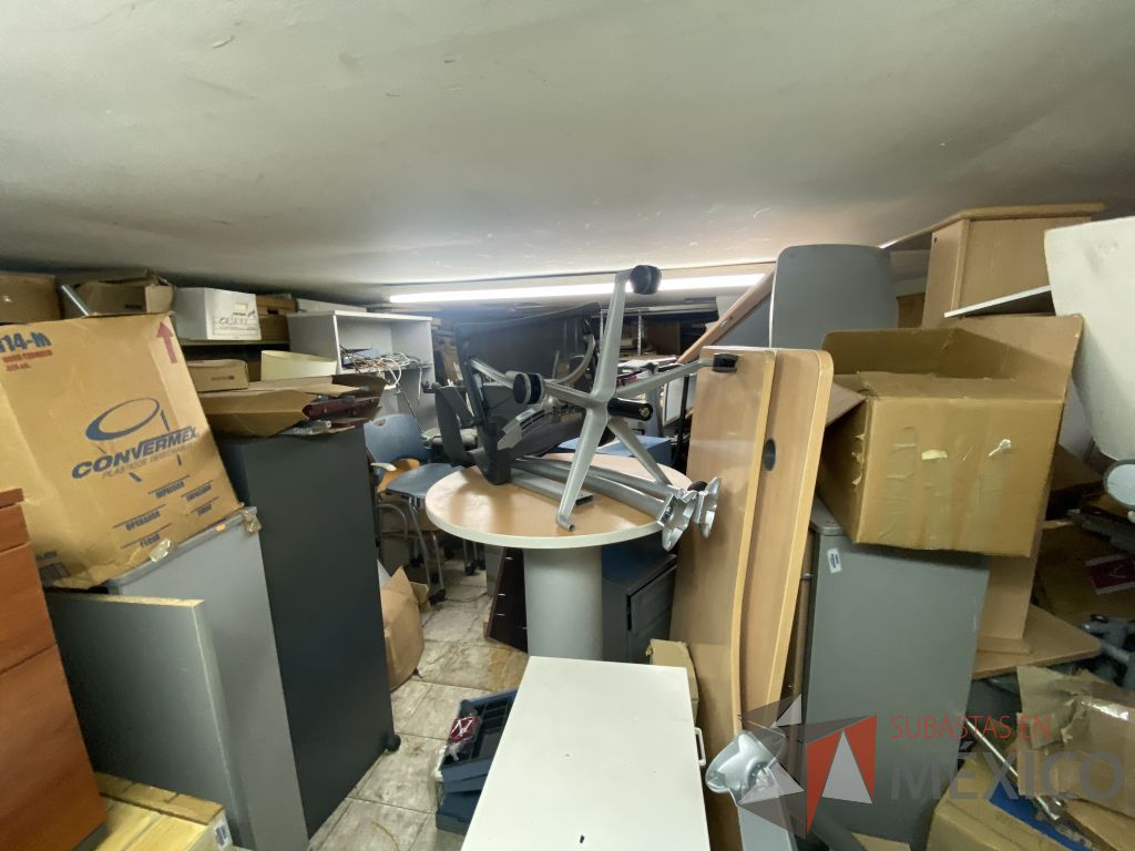 Lote 051 - 350 piezas de mampara y accesorios para estaciones de trabajo - Imagen 3