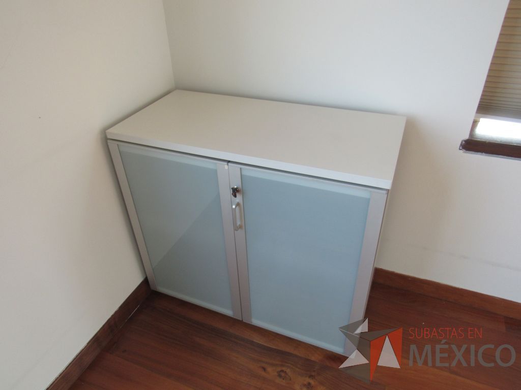Lote 188 - Gabinete con 2 puertas, 1 entrepaño y cubierta color blanco - Imagen 6